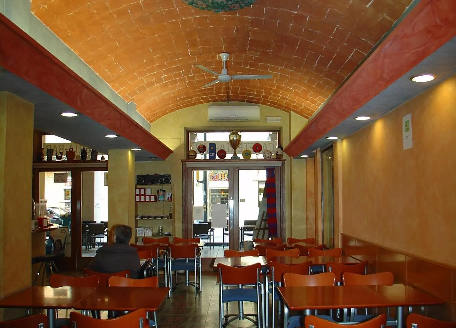 Hostal Adarnius La Bisbal d'Emporda 0*,