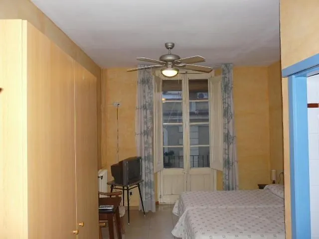 Guest house Hostal Adarnius La Bisbal d'Emporda