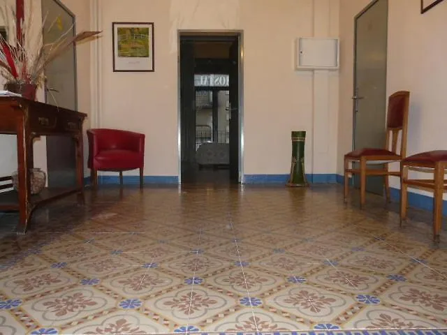Hostal Adarnius La Bisbal d'Emporda 0*,