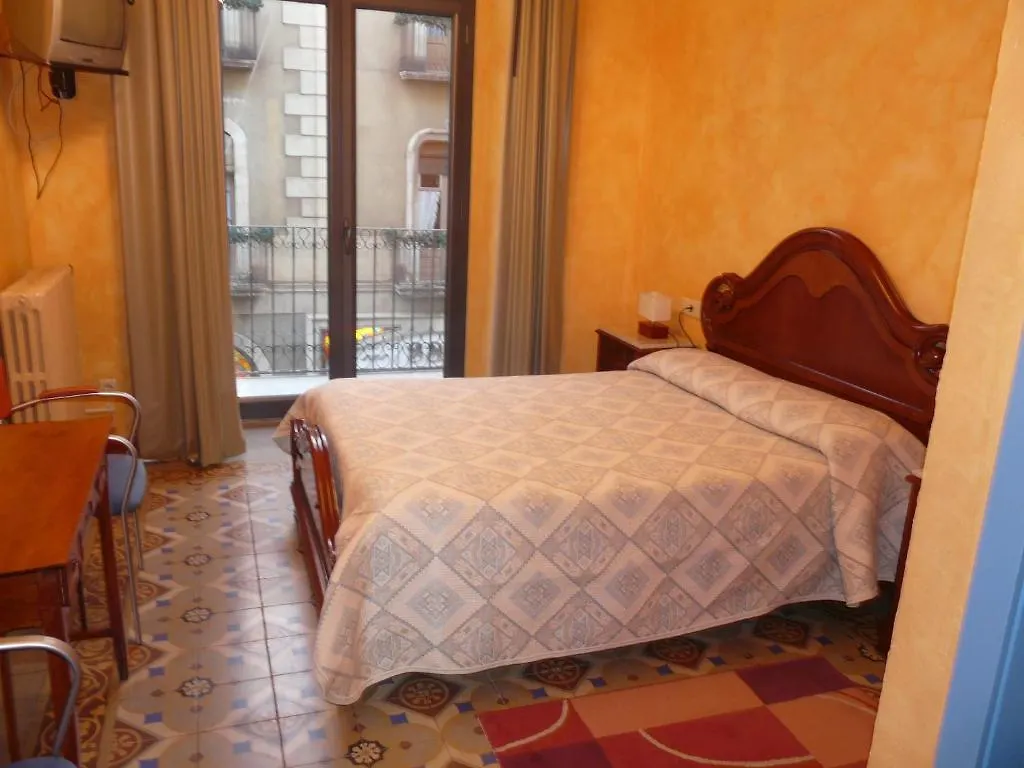 Guest house Hostal Adarnius La Bisbal d'Emporda