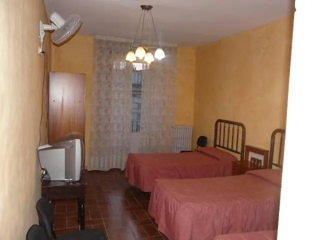 Hostal Adarnius La Bisbal d'Emporda Guest house