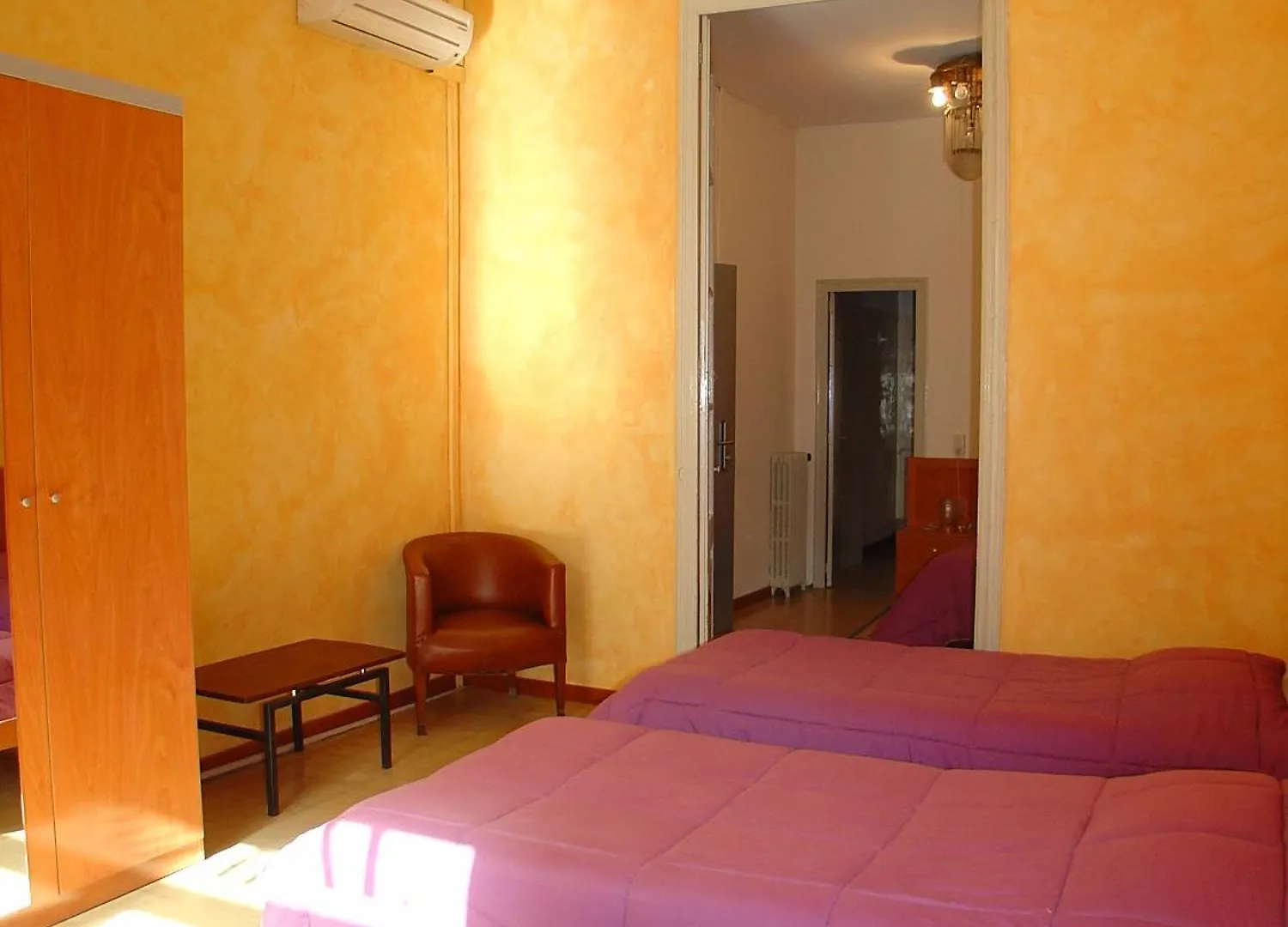 Guest house Hostal Adarnius La Bisbal d'Emporda Spain