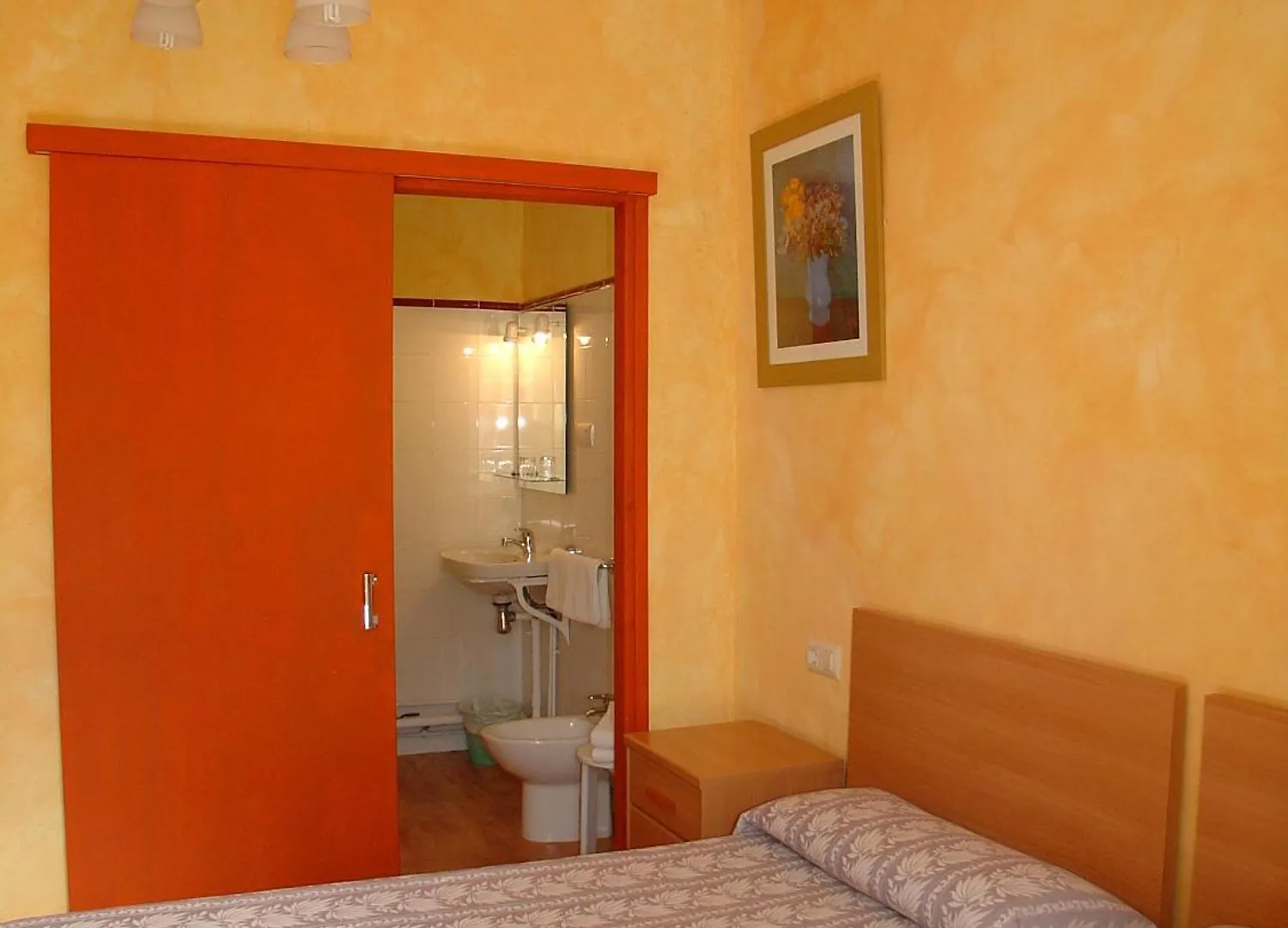Hostal Adarnius La Bisbal d'Emporda Guest house